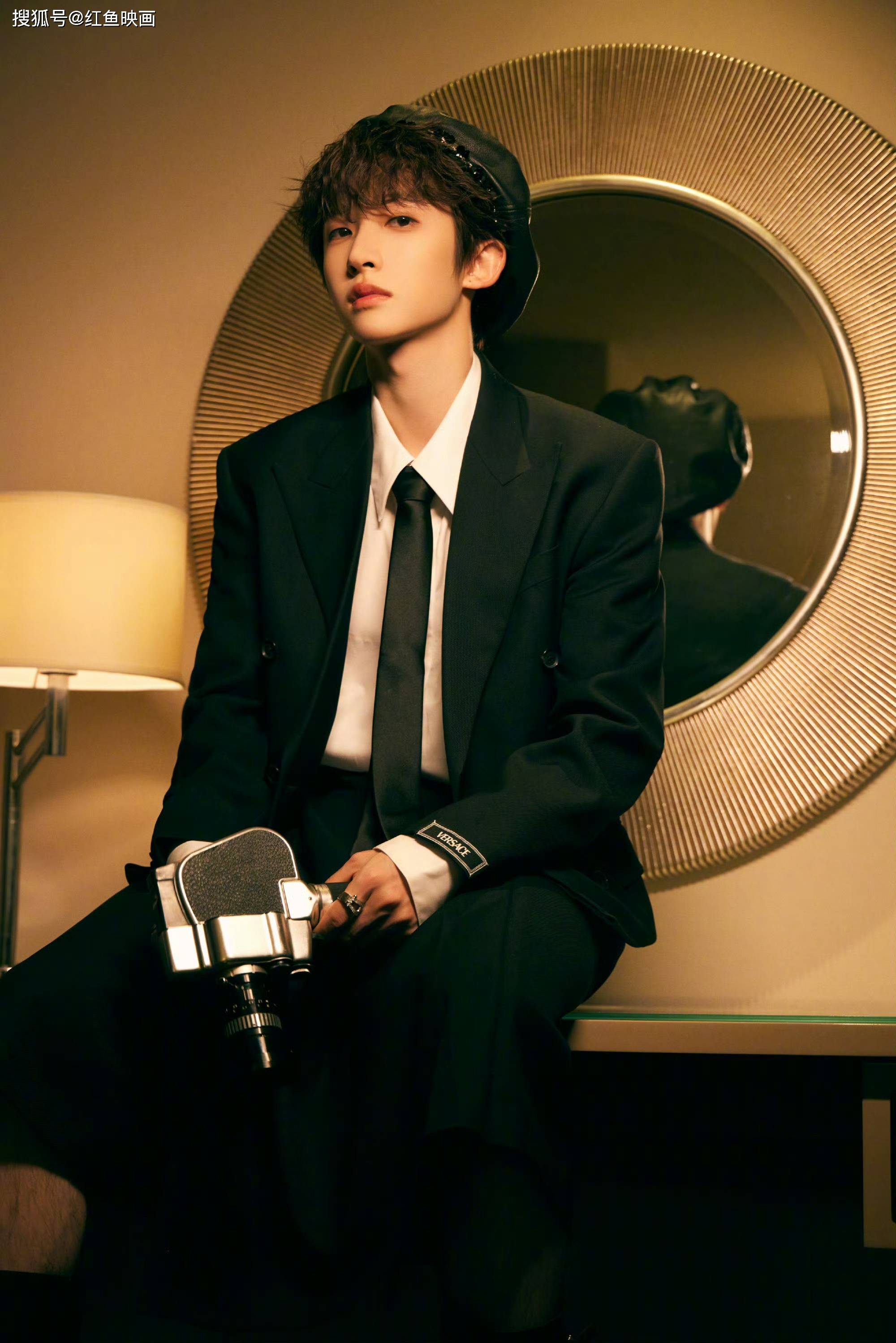 刘宇 玫瑰黑伞王子华丽写真