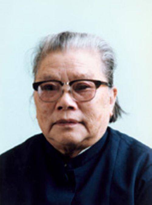 就在康克清出生的两个月后,康年苟就因交不起渔税被衙门关进了监狱.