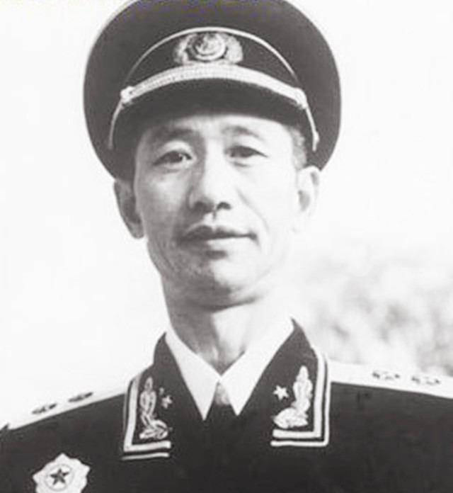 此人牺牲,全团官兵一起披麻戴孝,集体在遗像前下跪_楚大明_陈赓_太行
