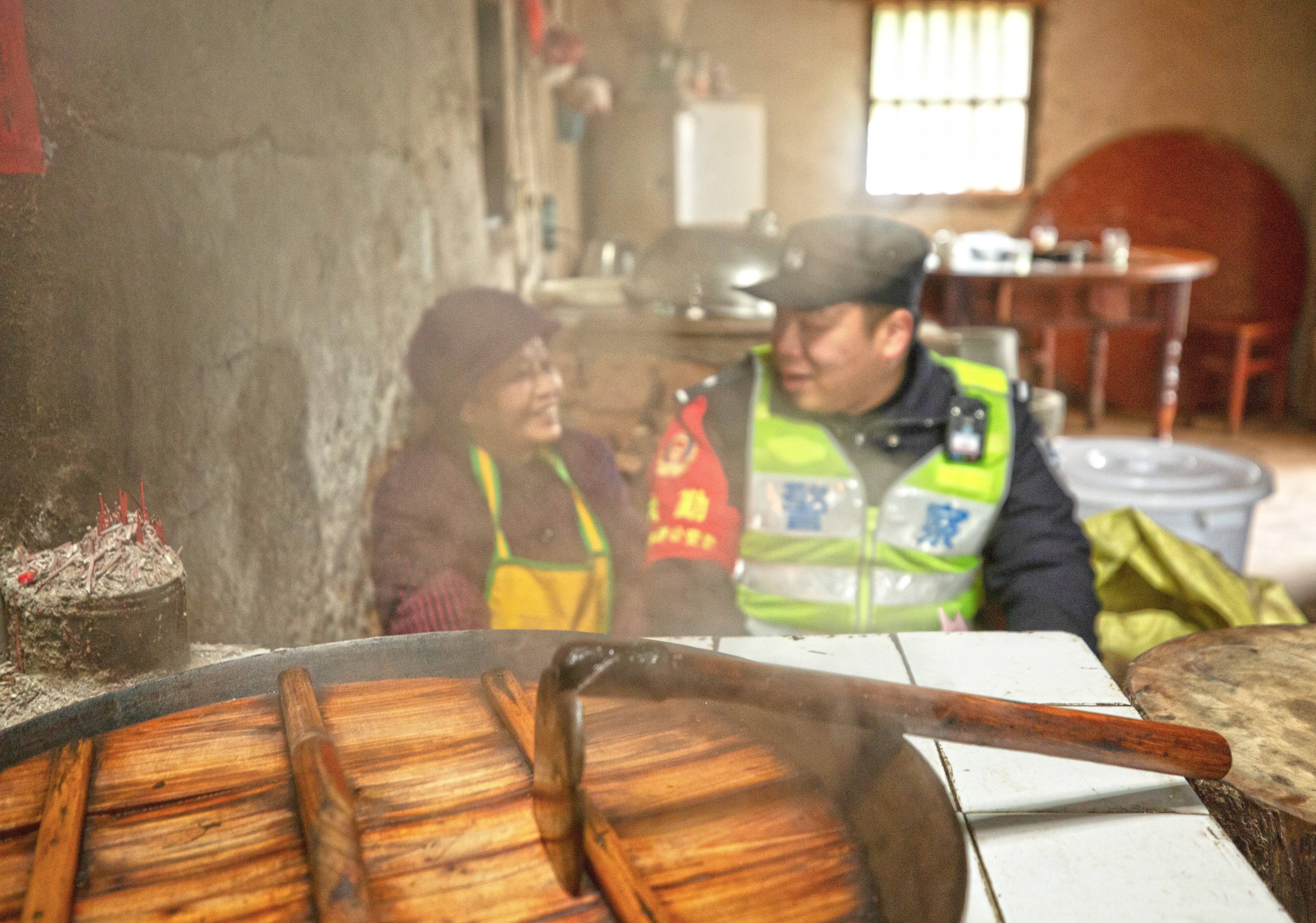 2024春运全国铁路公安民警"风采杯"纪实摄影大赛作品