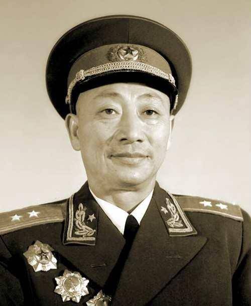 1986将帅大合影,各大军区司令云集,谁坐中间?_上将_徐帅_北京军区