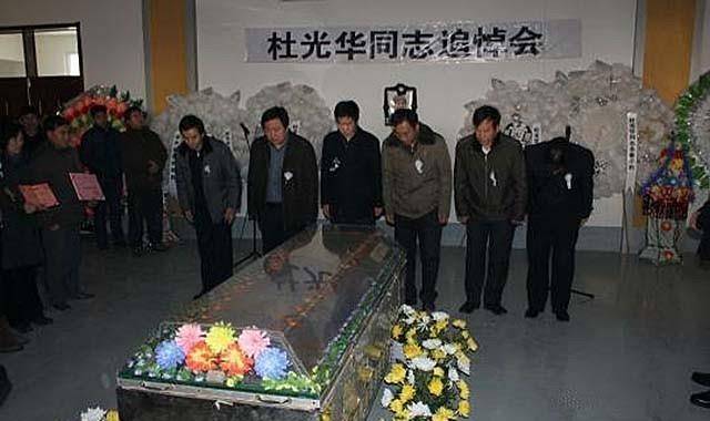 2012年,31岁亿万富翁为救落水员工牺牲,至死维持着