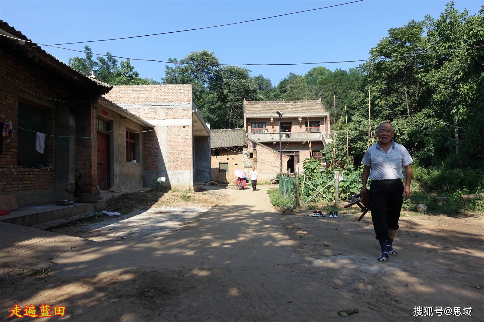 致敬美丽的你们(1)2023年重阳节,水洼村党支部邀请"镇群众自乐班"赴该