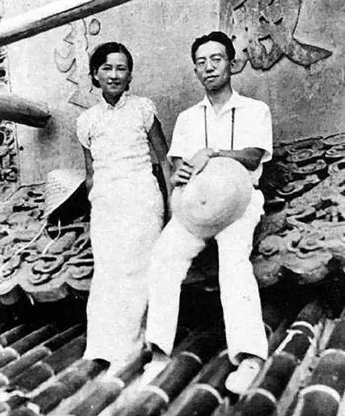 一次,梁思成骑摩托去林家,不小心出了车祸,差点没命.
