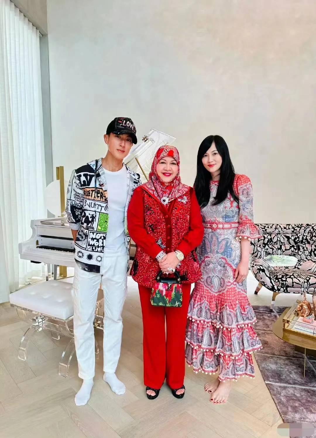 据传,吴尊家族在文莱拥有庞大的商业帝国,家族财富丰厚,堪称文莱首富.