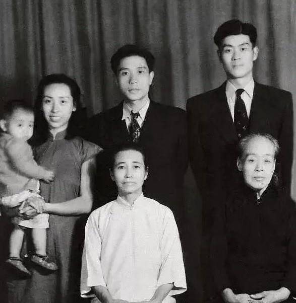 94岁高龄蓝天野荣获七一勋章,把一生献给祖国,原来还是地下党_北平