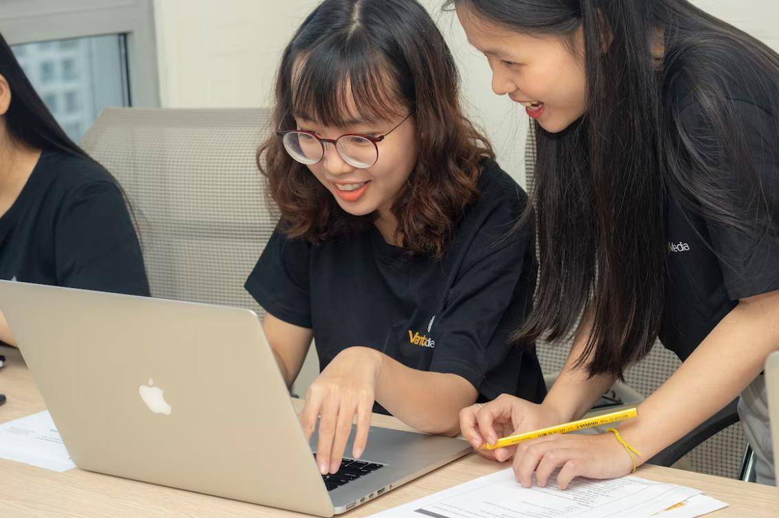 诗纳卡宁威洛大学,高性价比之选,泰国留学项目推荐!_经济学_课程_博士