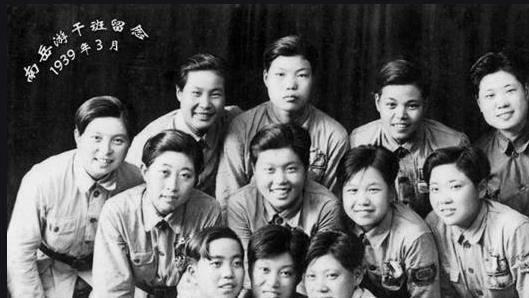 路上多次到国民党宪兵的搜查盘问,里希总是义正辞严地和他们作说理