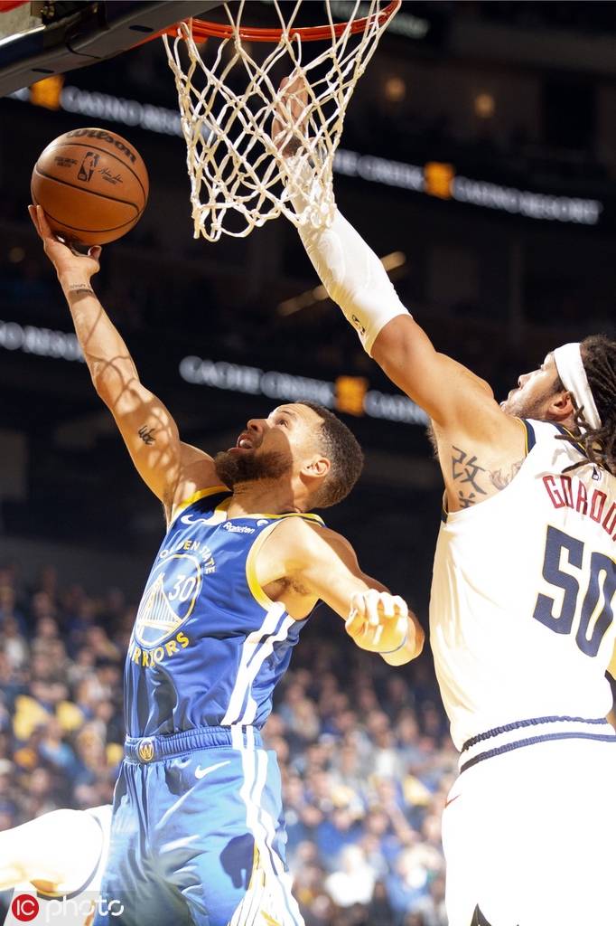 约基奇率领掘金队掀起进攻狂潮展现全能中锋统治力