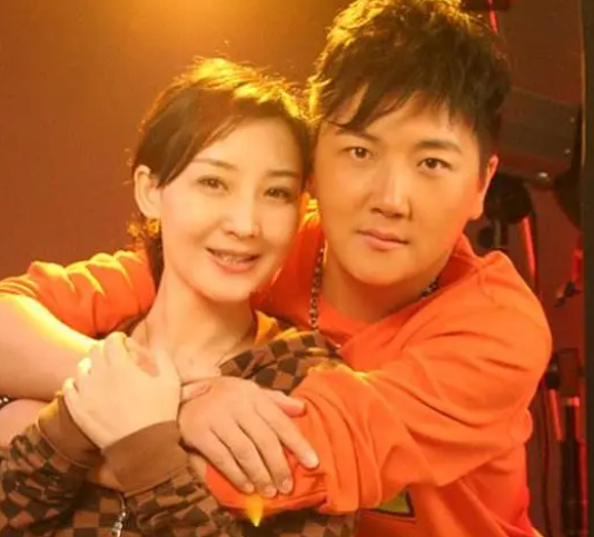 孙楠分手初恋辛欣,闪婚买红妹又不忠诚,亲生女儿也能教育好_行为_社会