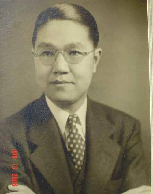 倪征燠倪征澳到达东京以后,梅汝璈和他前去找麦克阿瑟进行交涉,请求从