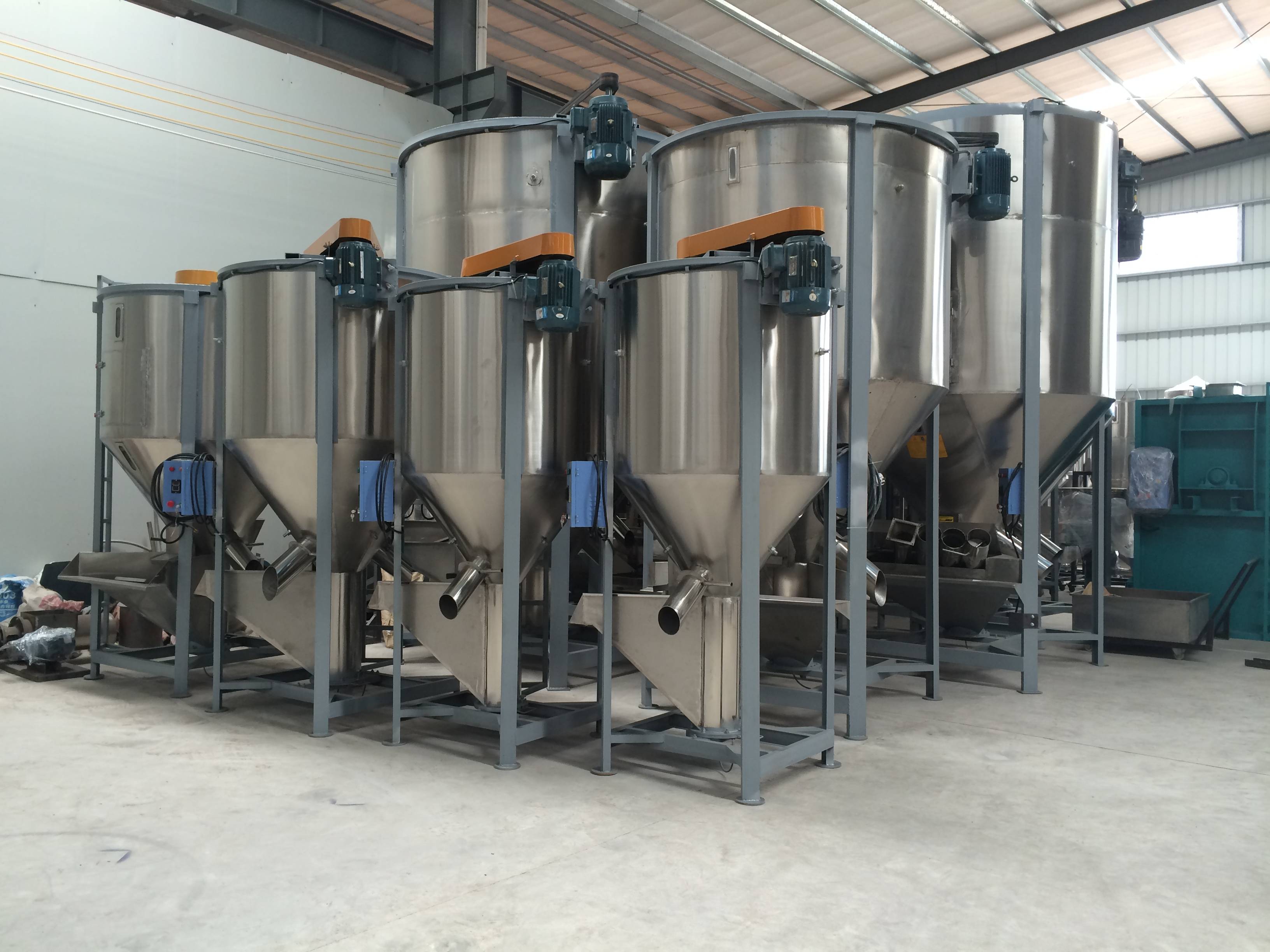 高效生产保障:注塑厂如何正确选择搅拌机以提升产能?_原料_设备_厂家