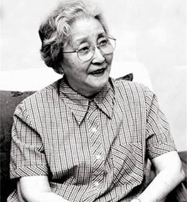 "钱学森夫人"蒋英葬礼,党旗盖身,许多学生前来送别恩师