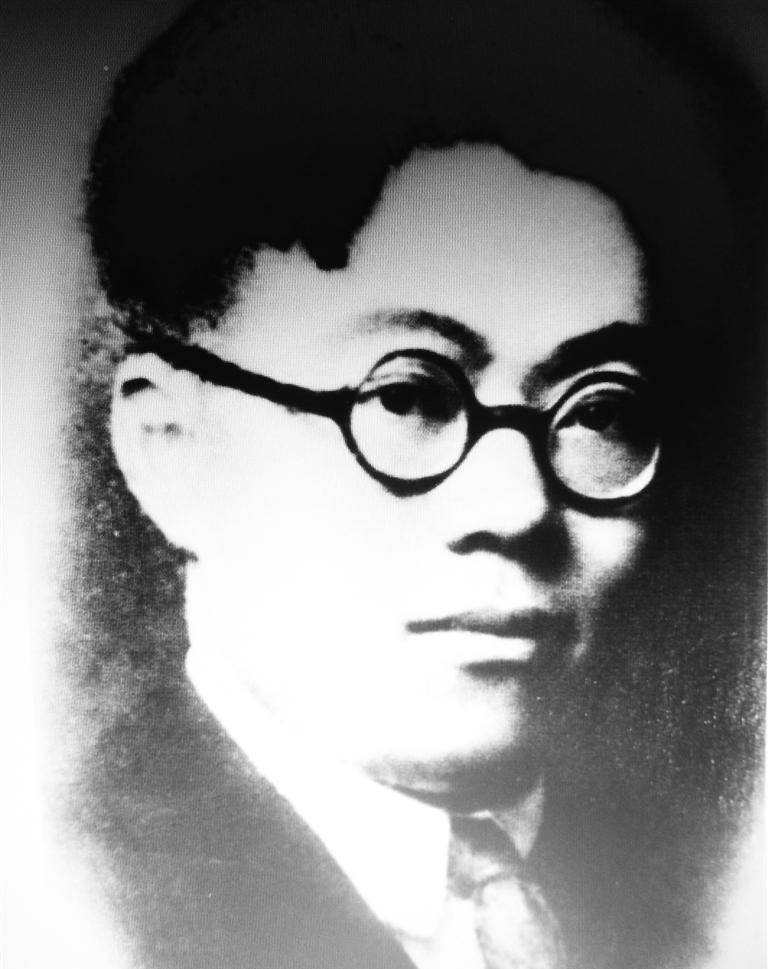 她是原劳动部副部长,丈夫是烈士,儿子更牛,曾获得