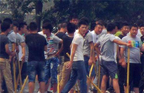 乔四死后16年,另一位黑帮头目也因车入狱,而他却比乔四还狂_杨树宽