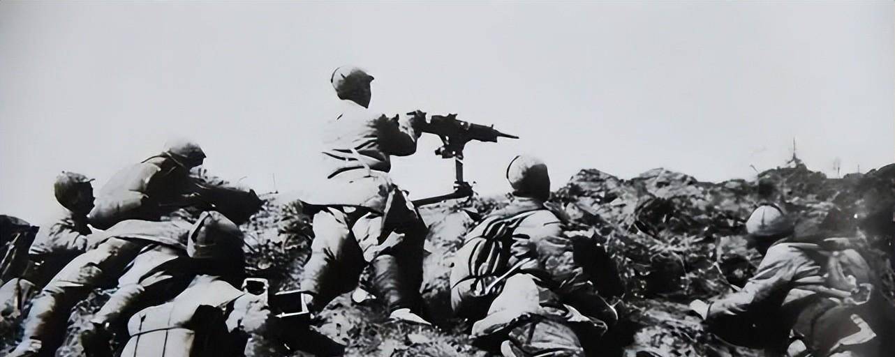 攻打牛驼寨,炮兵们自己扛上炮筒,炮架和炮弹,打冲锋_敌人_傅传作_司令