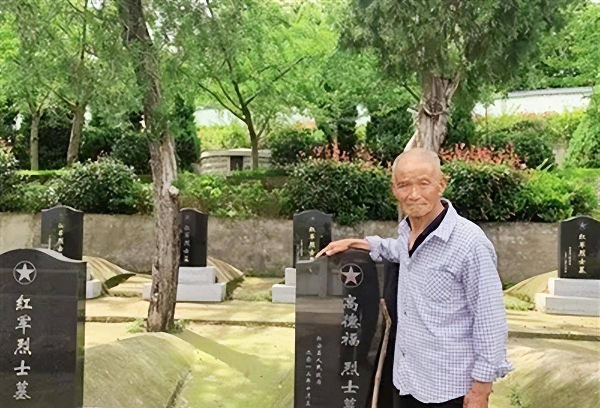 此话一出,高厚学父子俩人都是大吃一惊,高定新激动地表示,高德福是他