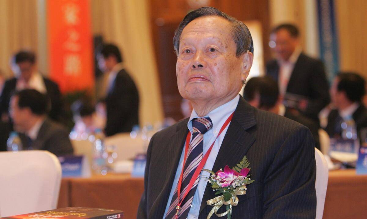 百岁大先生杨振宁:他对祖国的报效,一刻也不曾停歇_中国_国家_访问