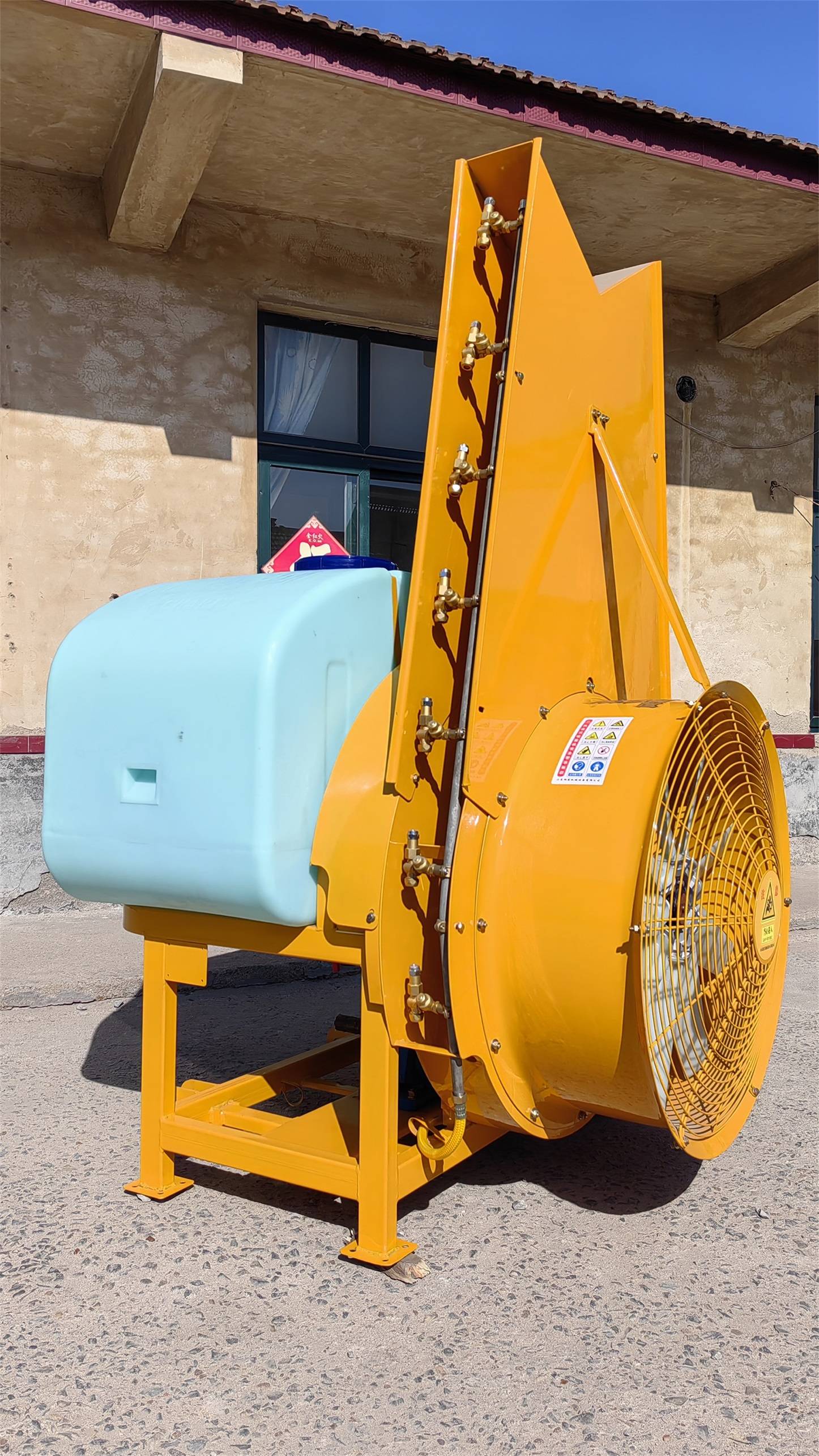 为什么三点悬挂果园打药机这种结构更适合中小型果园喷药作业呢?