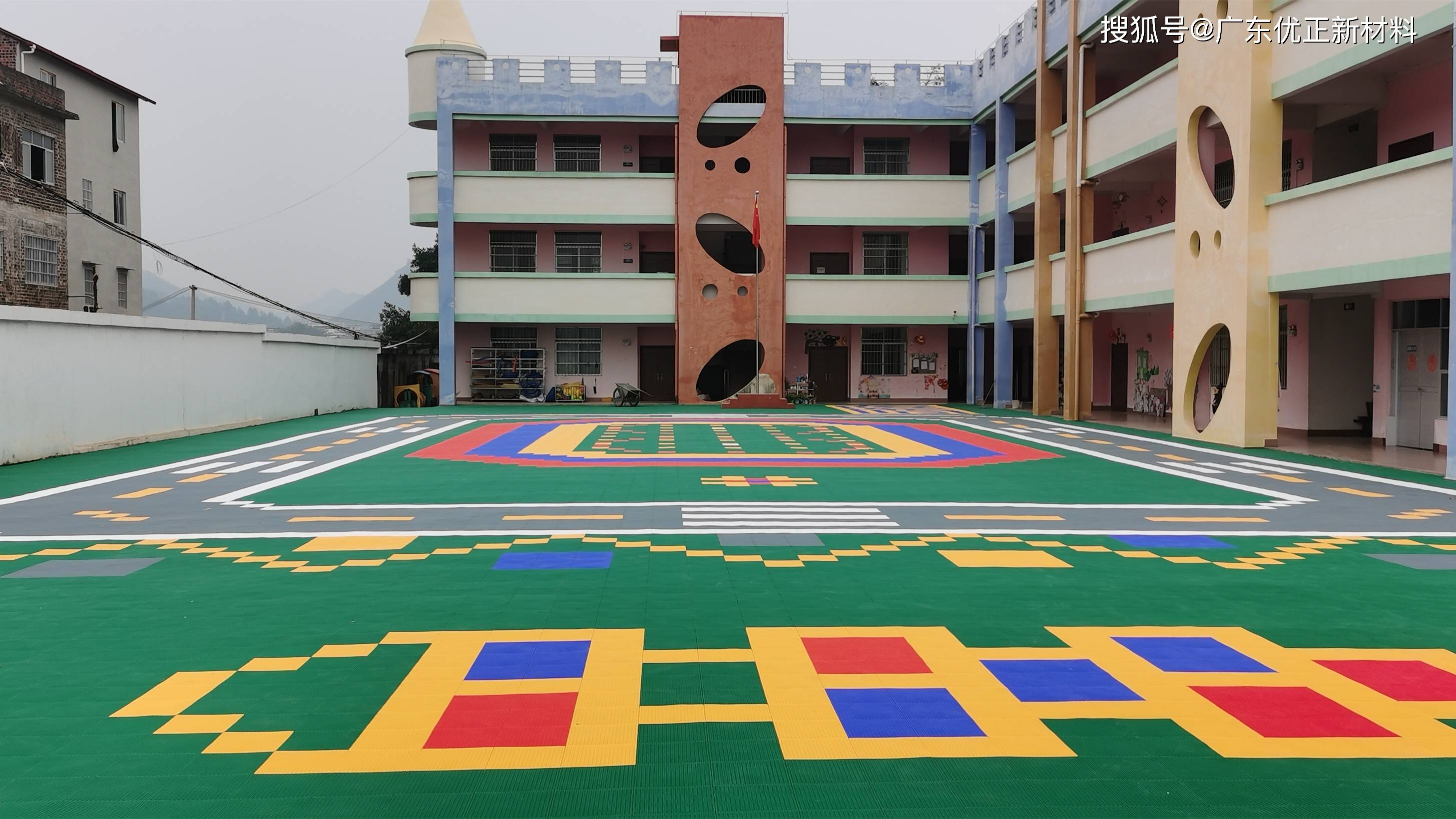 建一个幼儿园跑道用什么材料最好_儿童_水泥_环保