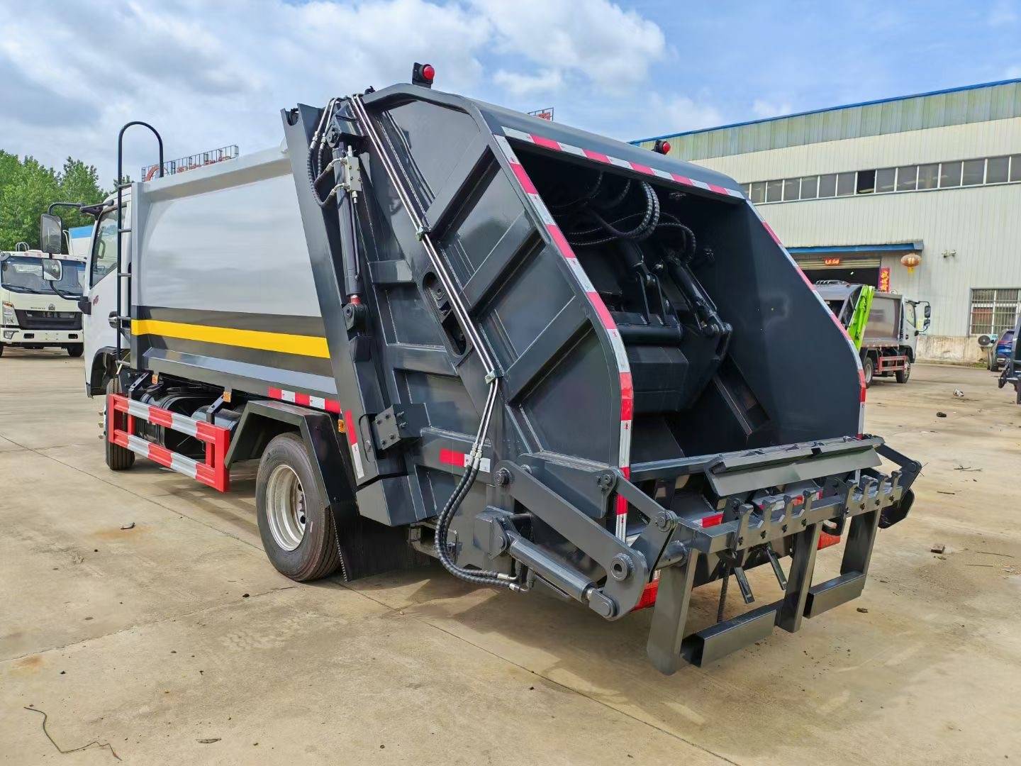 东风福瑞卡f6黄牌7方压缩垃圾车