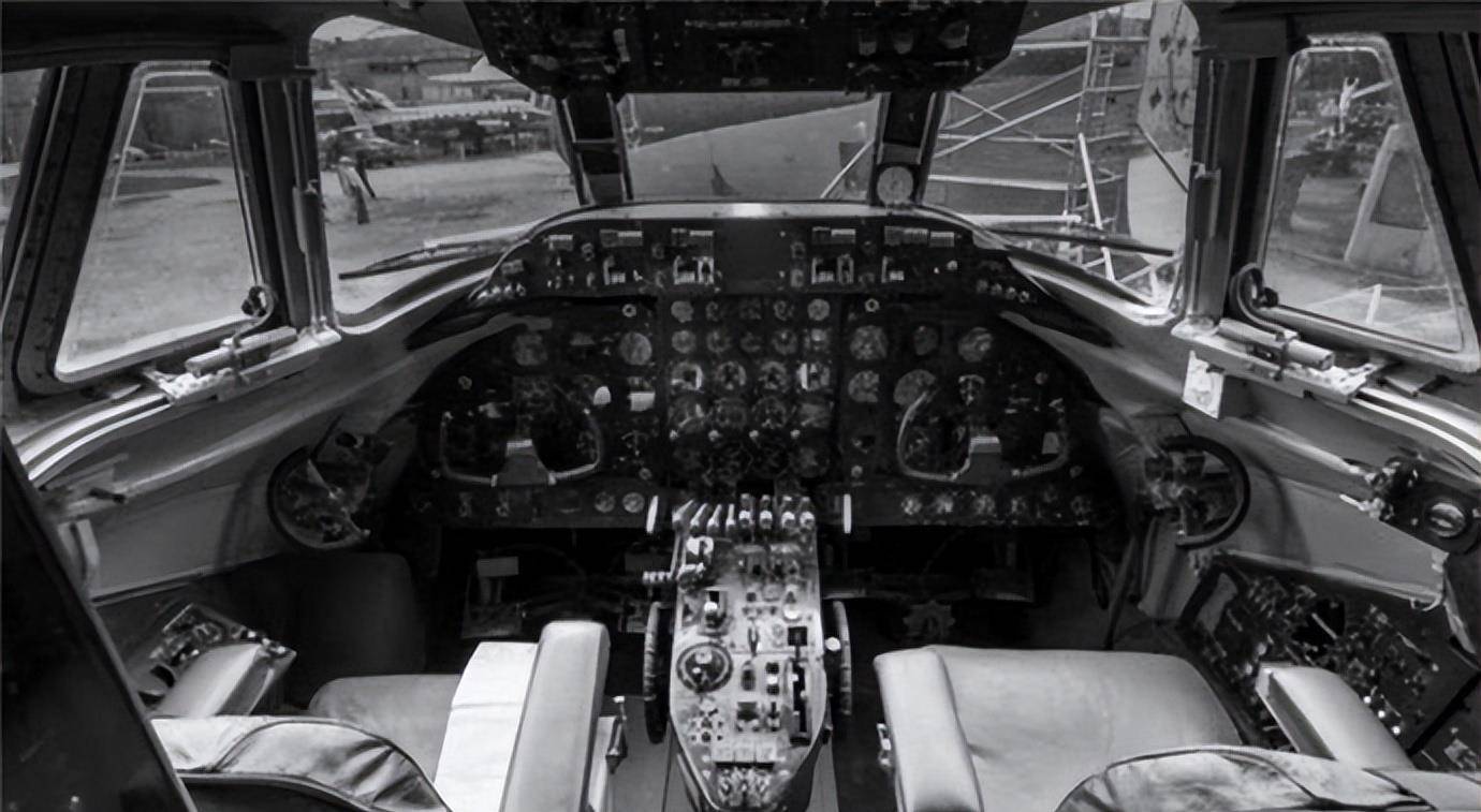 原创日本史上首次劫机9名匪徒用仿真玩具劫持131人成功逃往国外