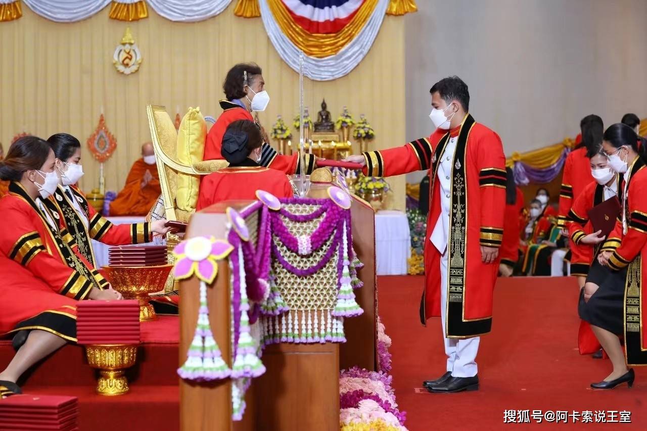 原创泰国诗琳通公主访问皇太后大学为学子颁发学位证书代表王室参与