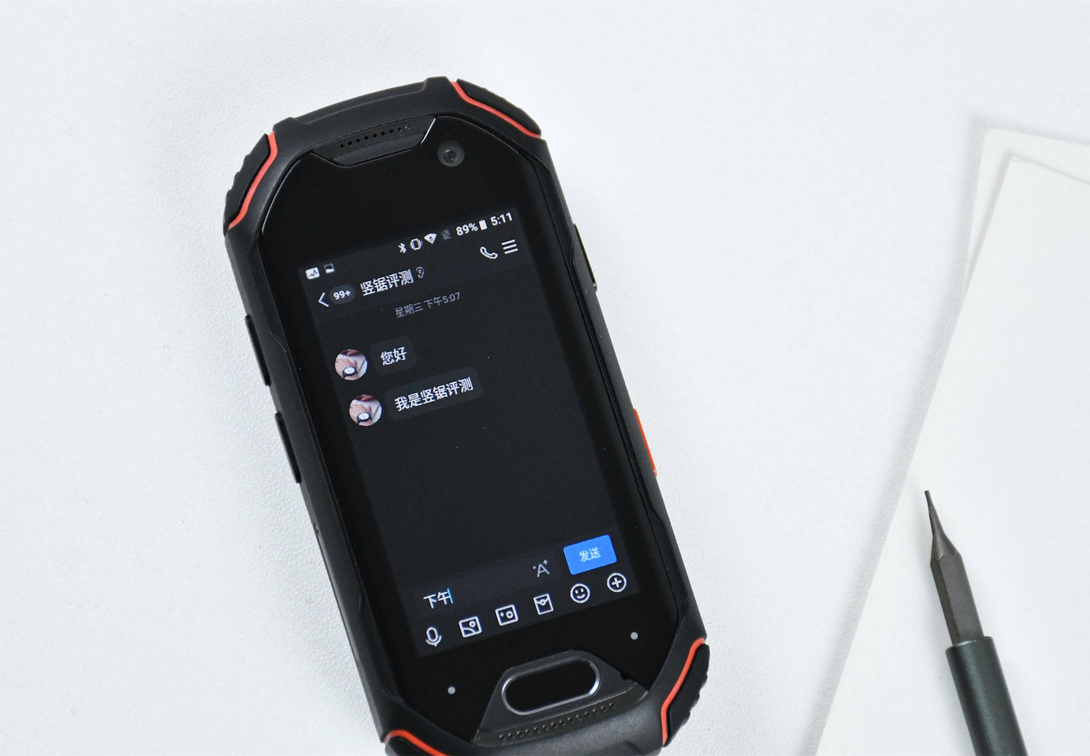 掌心般大小245英寸屏的迷你三防手机unihertzatom评测