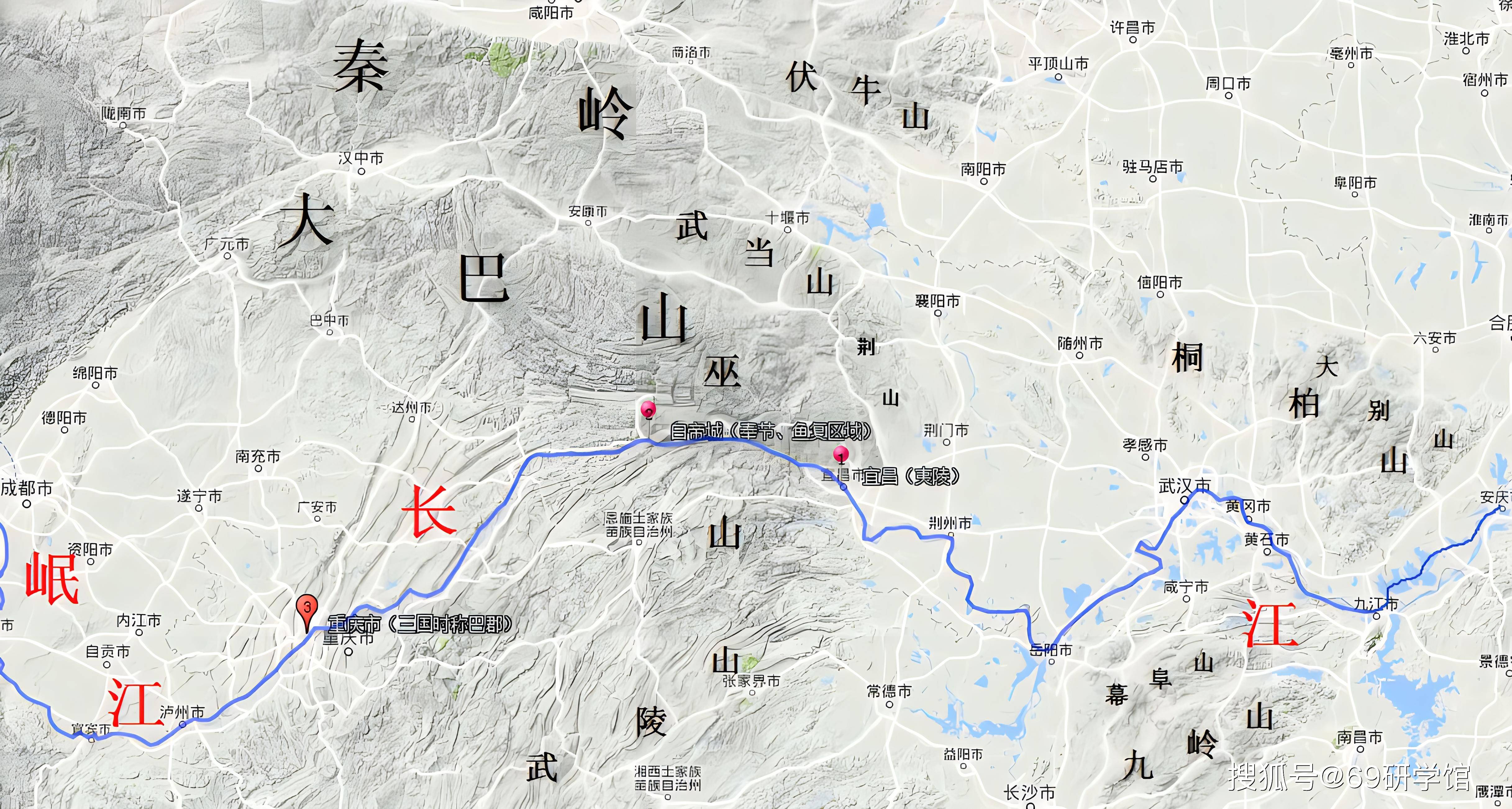 大巴山脉北临汉水,南近长江,三面链接南阳盆地,江汉平原和成都平原