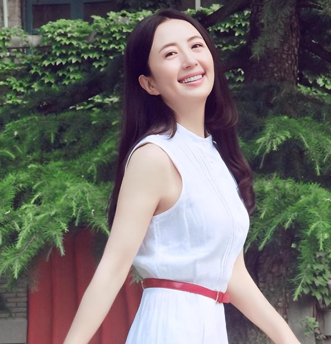 近年来,杨童舒虽然已经转投商界,投资科电业,淡出了演艺圈,但她仍然