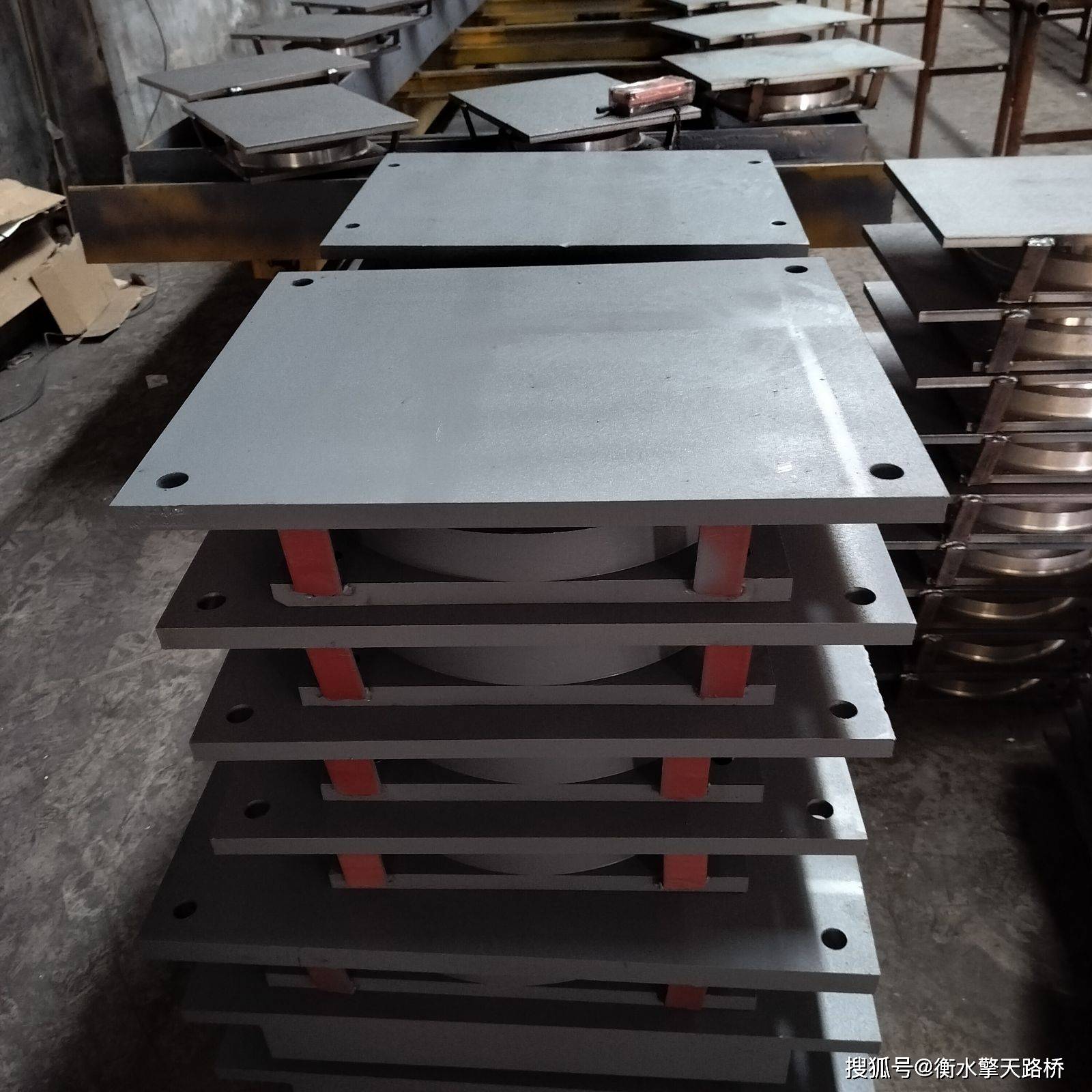 网架抗震滑移球铰支座钢结构单双向连廊球形弹性支座