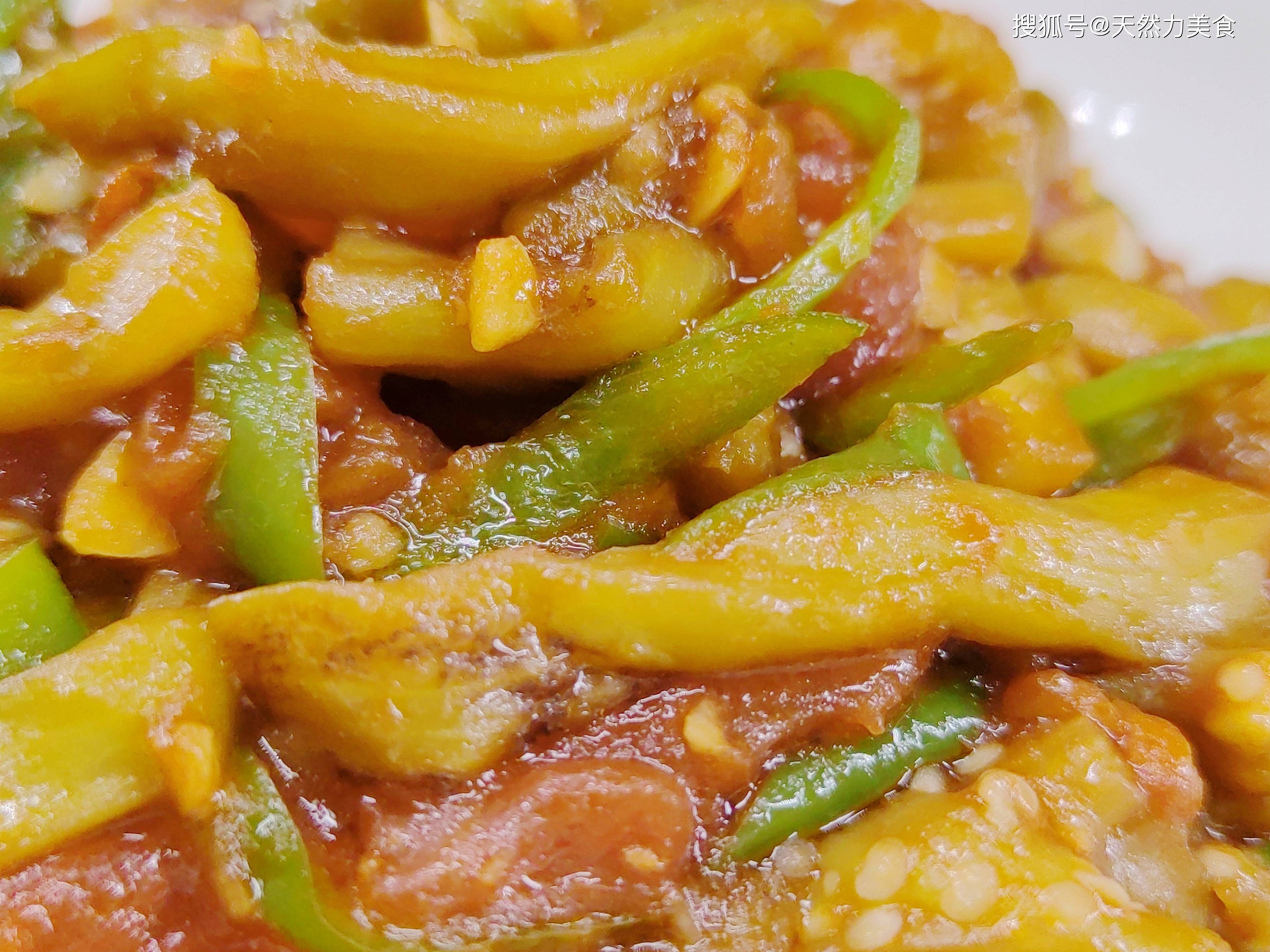 茄子炒西红柿的做法不难,可以说还很简单,我们只要掌握茄子和西红柿的