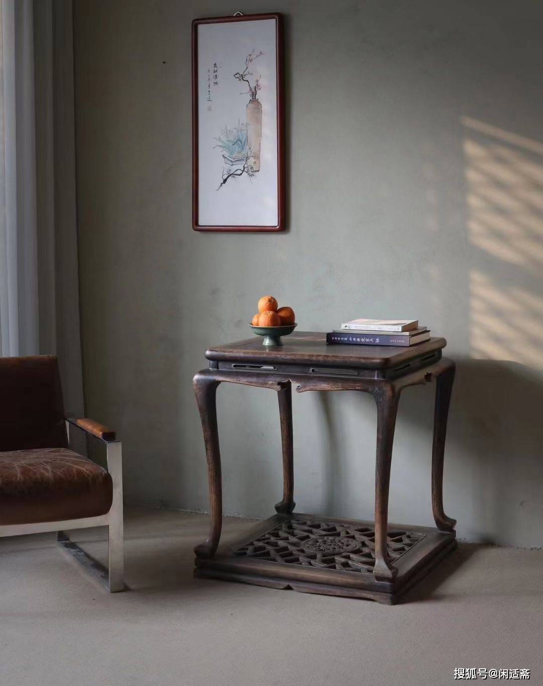 袅袅青烟,盘绕于室,楠木高束腰方香几