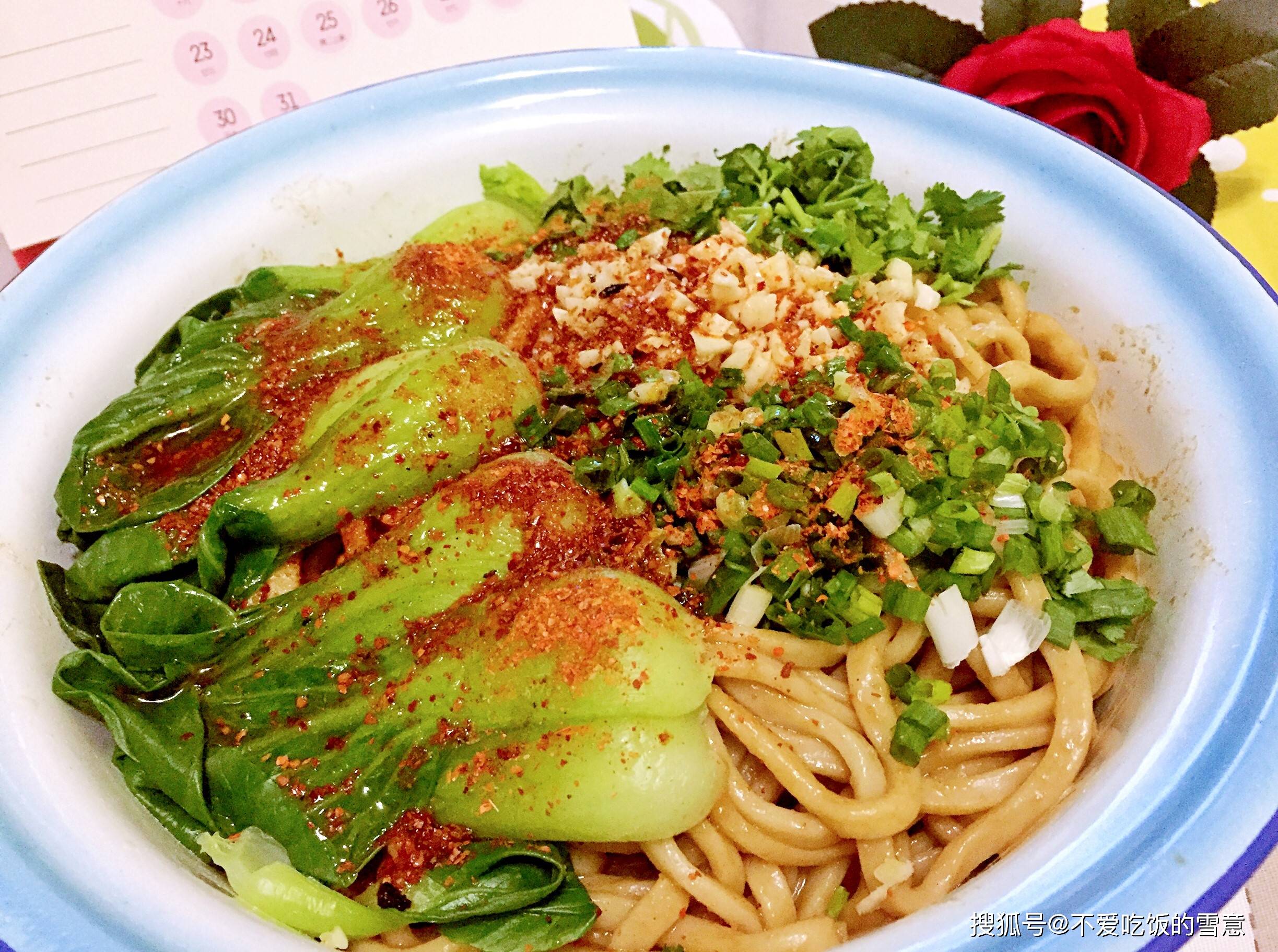 油泼面味蕾上的乡愁与美味之旅