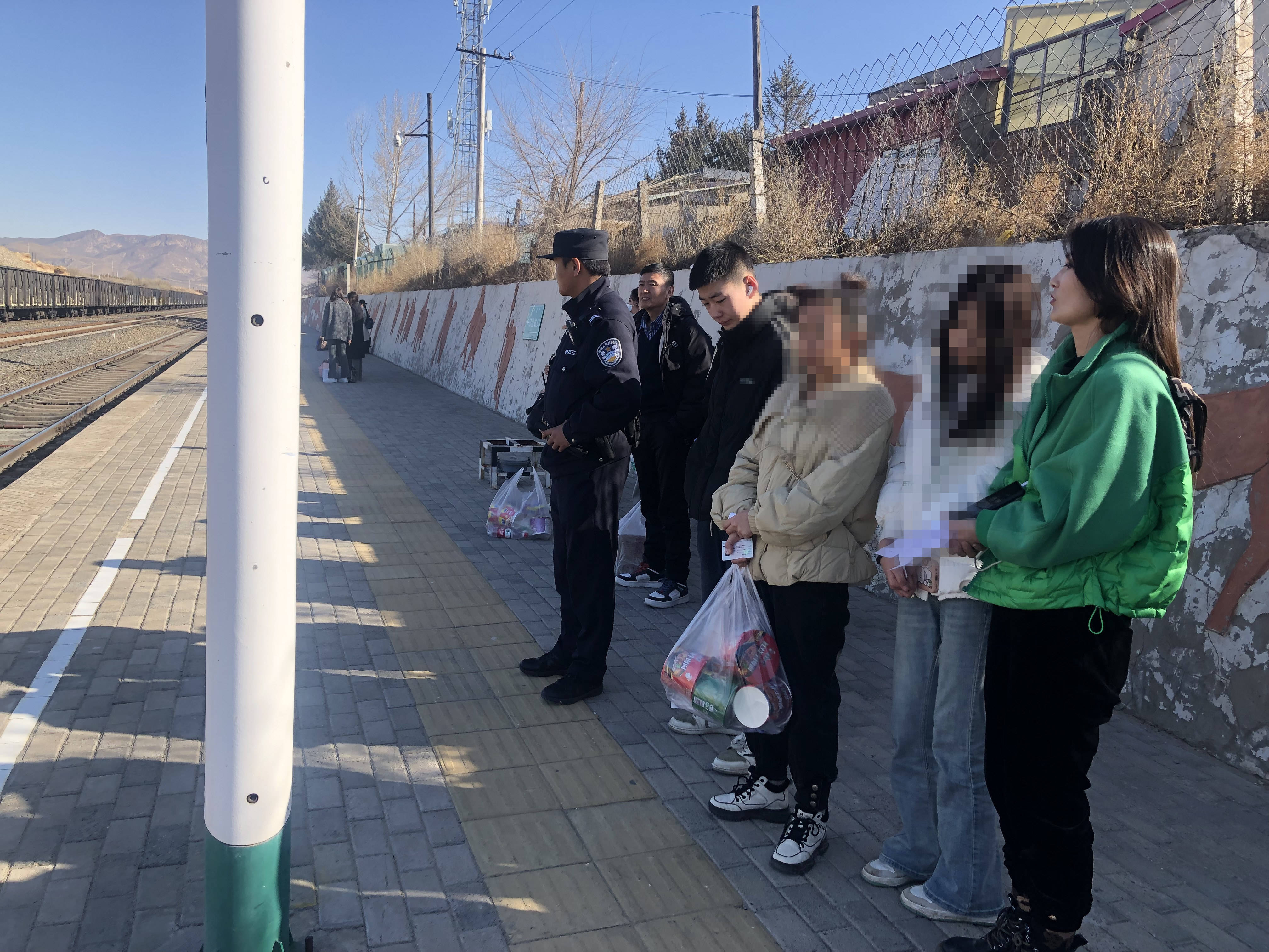 15岁少女离家出走 铁警多方联动 暖心劝归_小茹_化德县_女孩