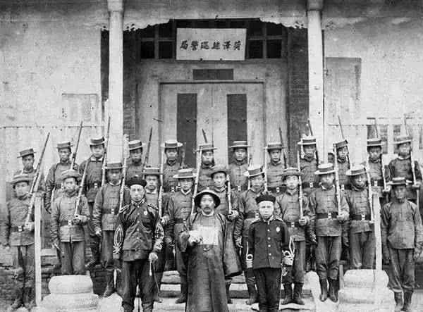 原创冯玉祥泥瓦匠后代变民国大佬1926年惨败改变中国情怀无价