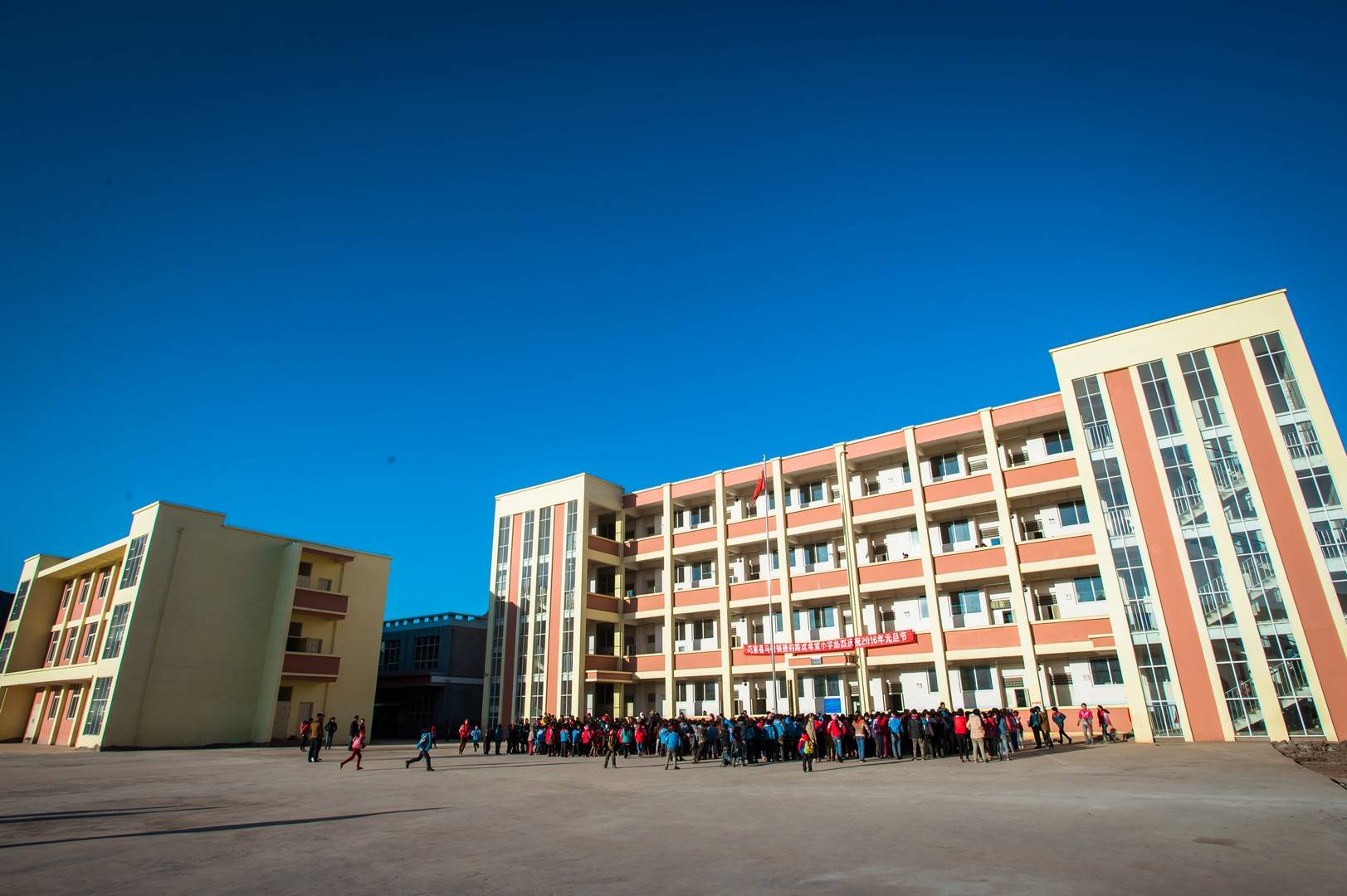 捷豹路虎希望小学十年来,学校整体成绩逐步由全镇倒数第一上升到前五