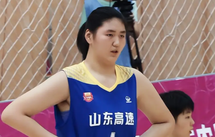 近几年,中国女篮能够在国际大赛战屡创佳绩,以韩旭,李月汝为首的大