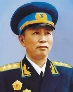 同是草根出身刘亚楼为何能快速当上指挥员和他恩师脱不了关系