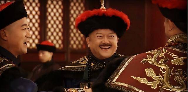 和珅是一位情商很高的大臣,为了得到乾隆皇帝的欢心,他经常会主动研究