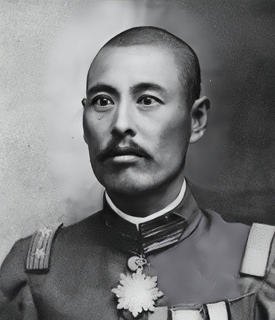 王凌云决心加入吴佩孚的麾下,想要乘坐这艘快船,直步青云.