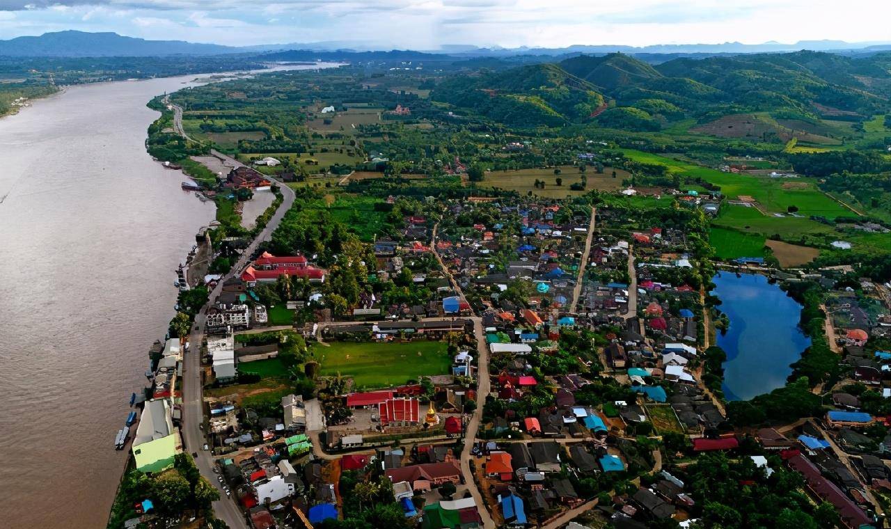 神秘的果敢"女皇帝":4岁开始玩枪,烟从不离手,一生酷爱男装_缅甸_毒品