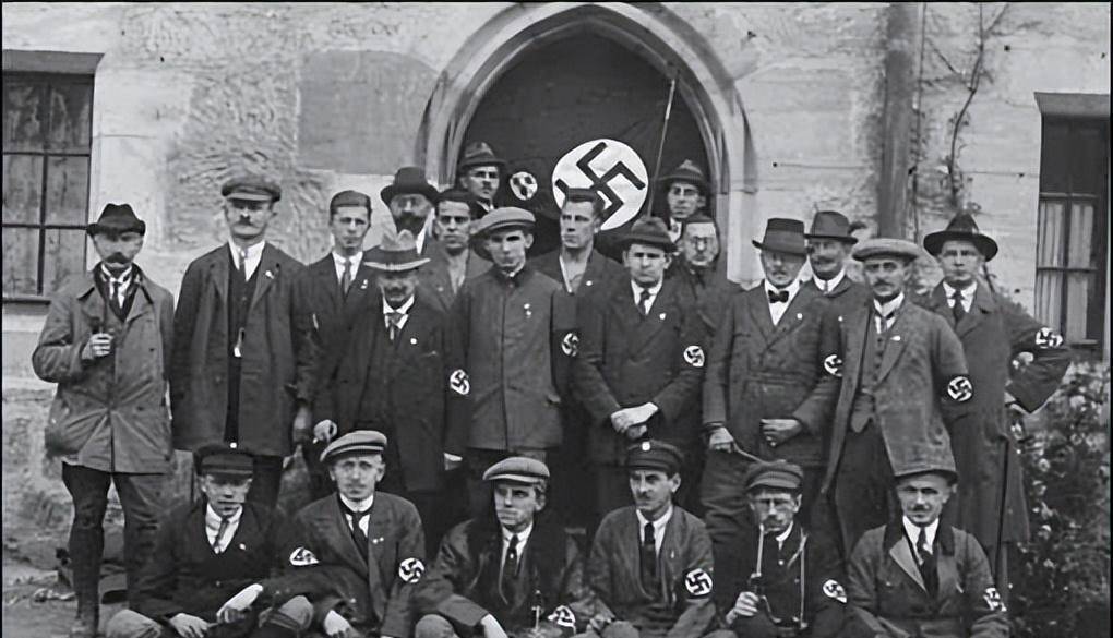 从落榜美术生到德国独裁者恶魔已经放出浩劫即将降临