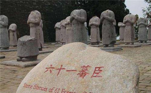 原创武则天墓前有61尊石头人为何都只有身子无头直到出现2位老农