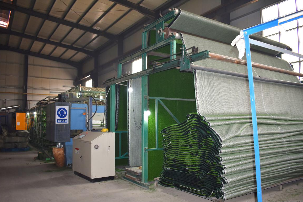 选择人造草坪厂家的关键七要素_产品_生产能力_质量