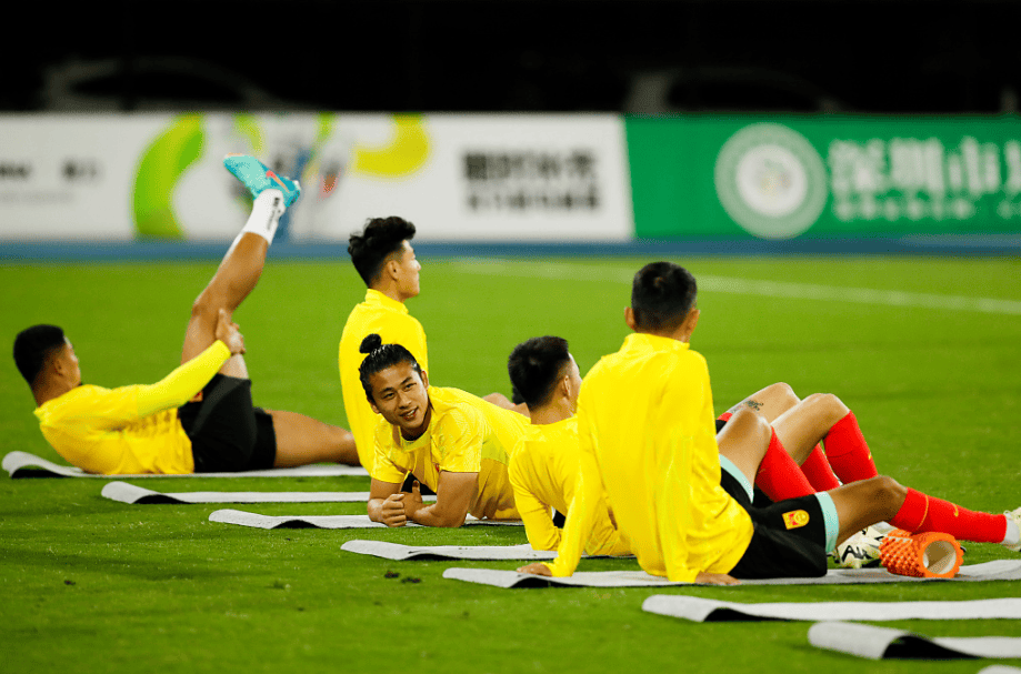 原创战术泄露国足训练无法封闭多人偷看3国脚未合练引猜测