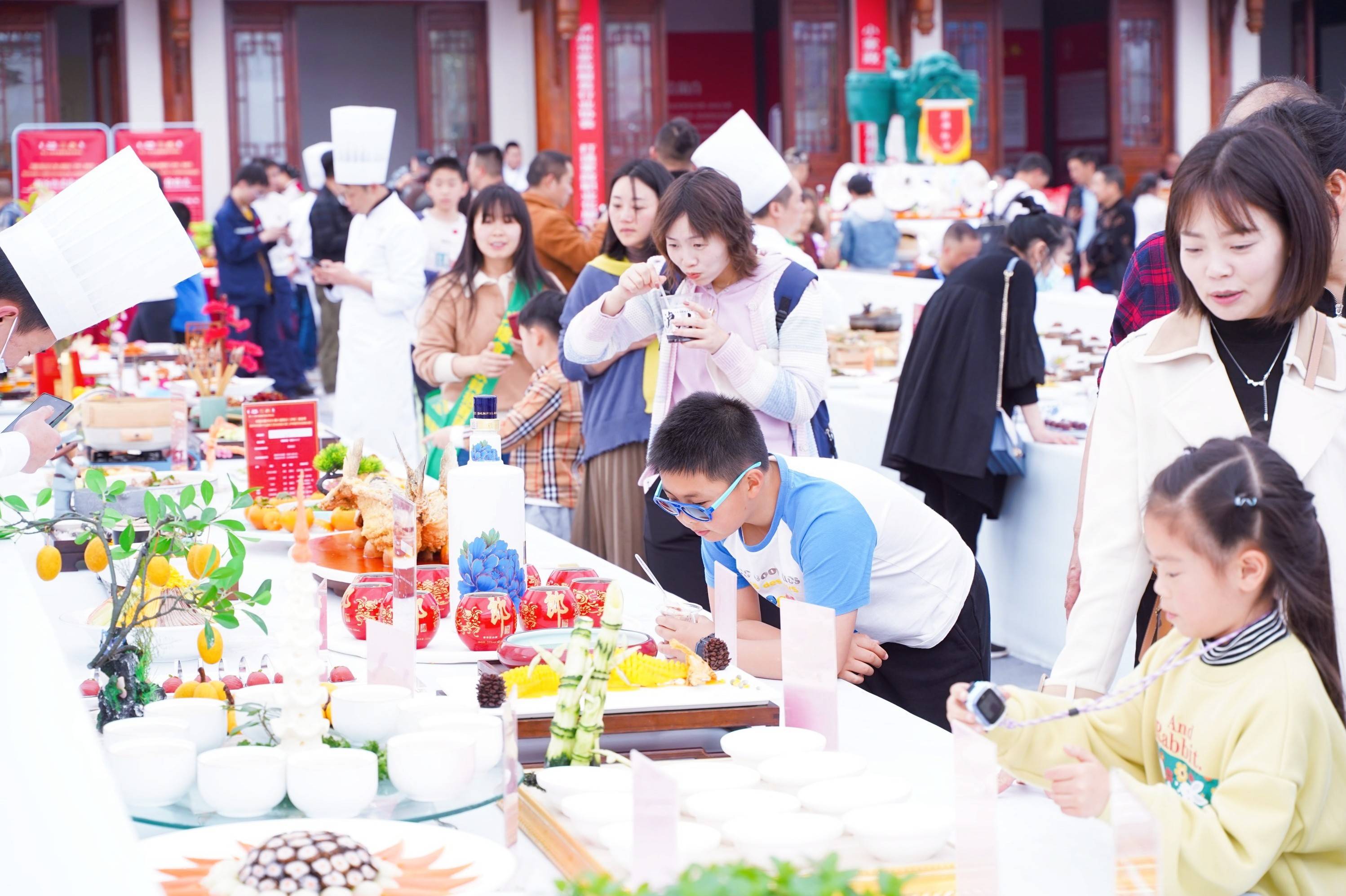 第八届四川(泸州)美食节烹香酒博会 泸菜抢眼出圈