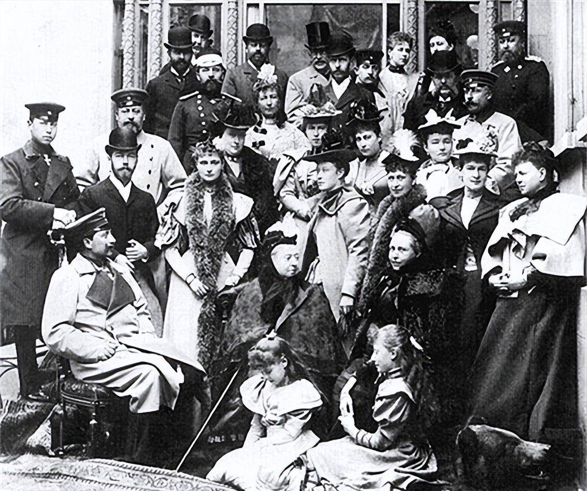 维多利亚女王厌恶生育,亲王说服她连生9胎,血友病传遍欧洲王室_英国