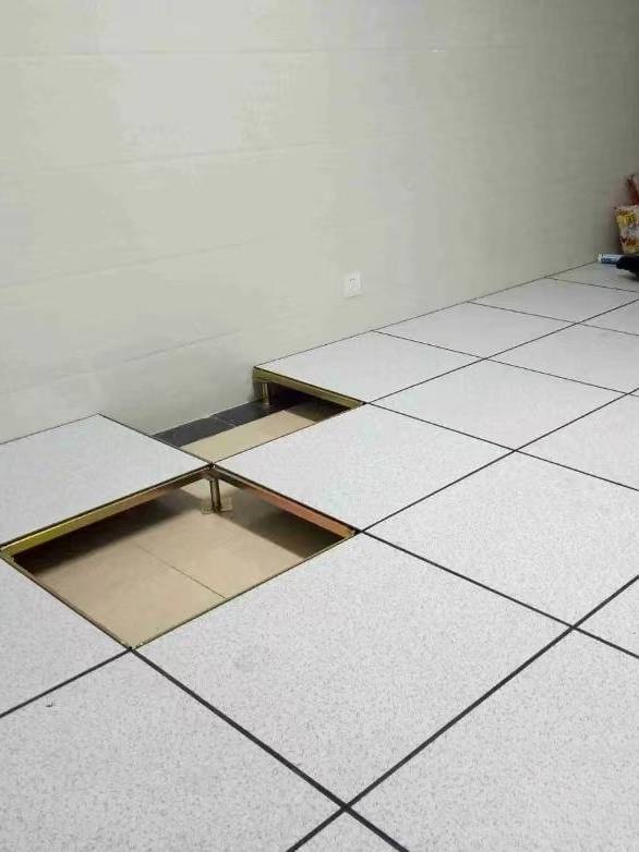 机房地板装修中防静电地板的重要性丨惠丰防静电