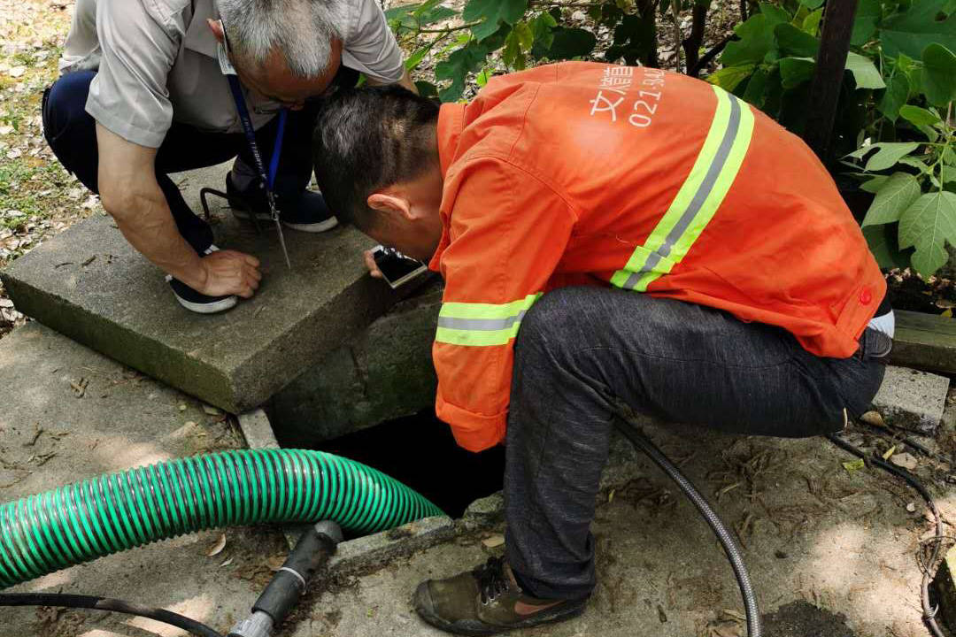 蘇州姑蘇區桐涇路勞動路疏通汙水管道清洗大樓內架空專注